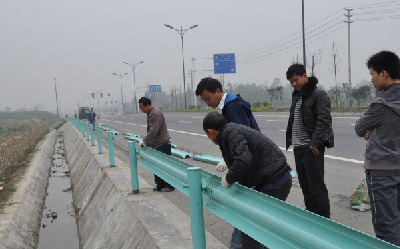 贵州常用蓝色护栏板