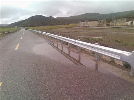 日喀则波形护栏板工地