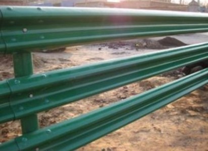 危险地段装三层护栏板