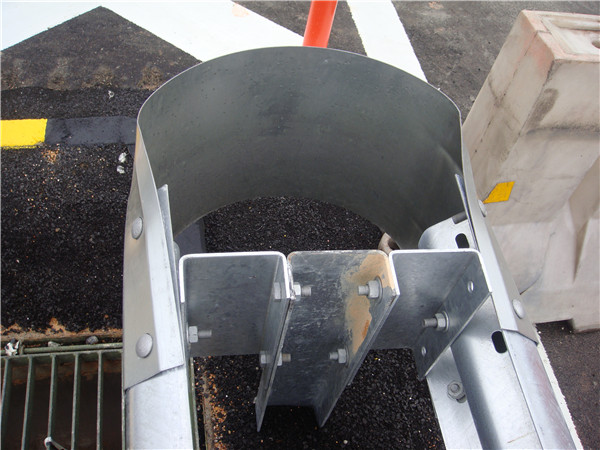 一柱双挂槽钢立柱