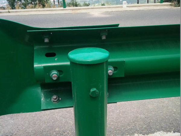 波形护栏用托架连接