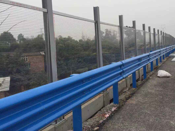 三波高速护栏板配圆柱