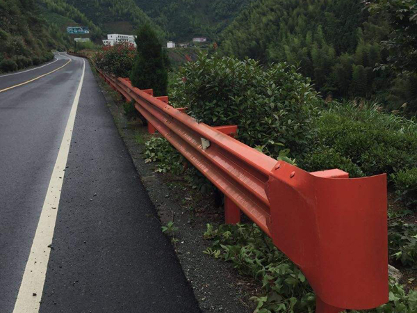 喷塑三波护栏板